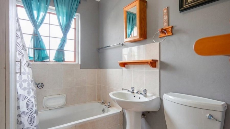 3 Bedroom Property for Sale in Milkwood Park Western Cape